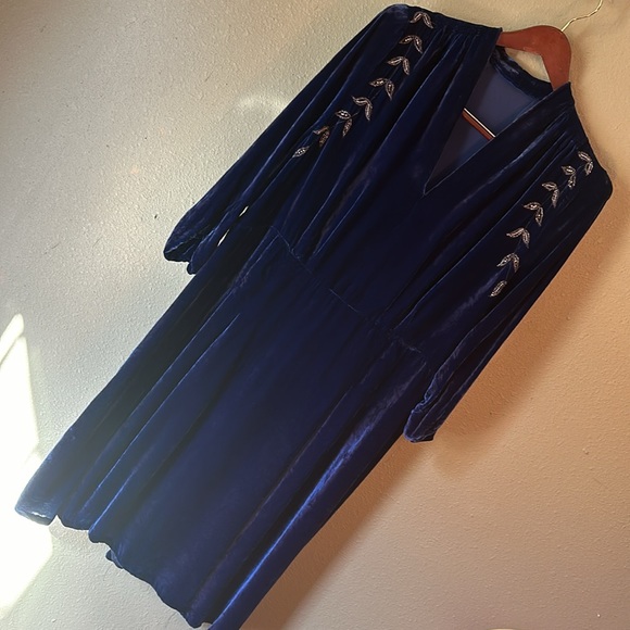 Hand sewn hand beaded vintage velvet silk dress - Picture 2 of 8